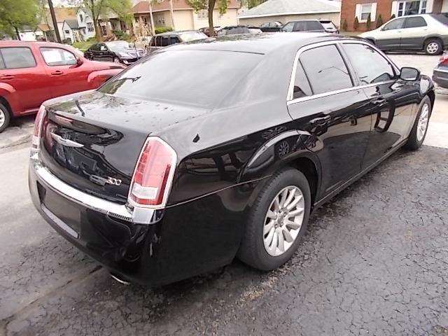 2013 Chrysler 300 4dr Sedan